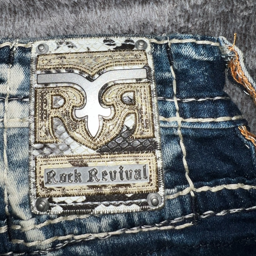 Rock Revival “Amoux”